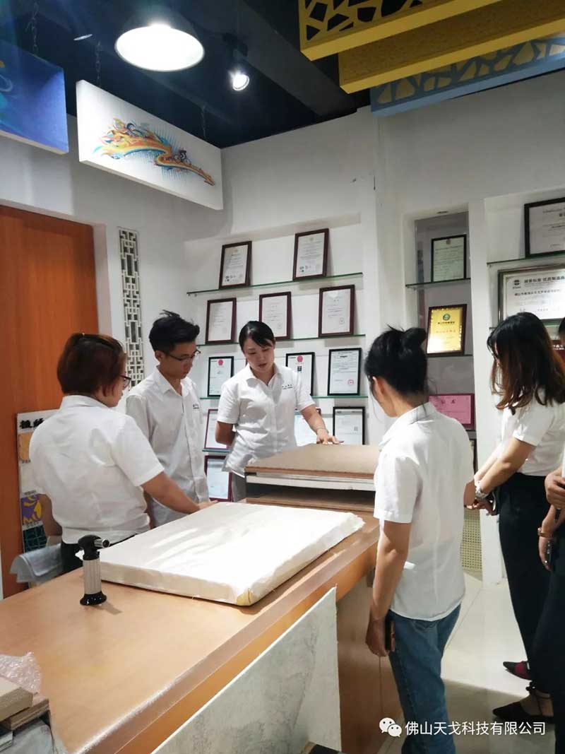 講解新產(chǎn)品 講解新產(chǎn)品